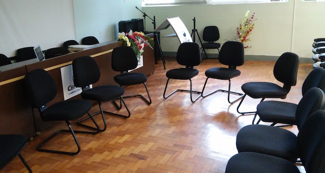 Cadeiras para reunião de órgão colegiado